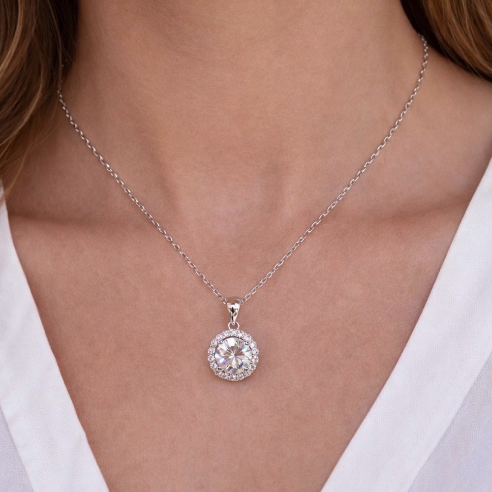 Elegant 925 Silver Pendant with cubic zirconia stone Necklace